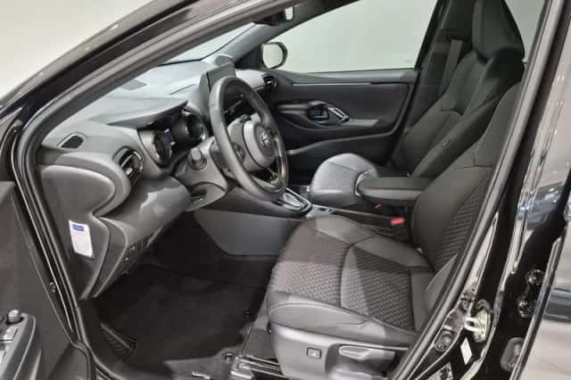 Toyota Yaris (2023) thumbnail 5