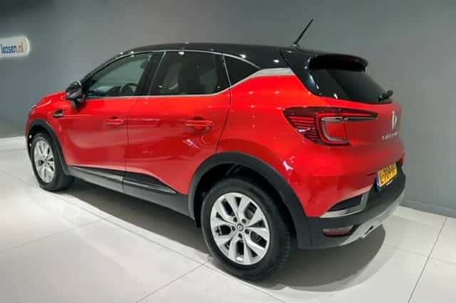 Renault Captur (2021) thumbnail 3