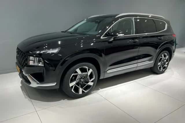 Hyundai Santa Fe (2022) thumbnail 2