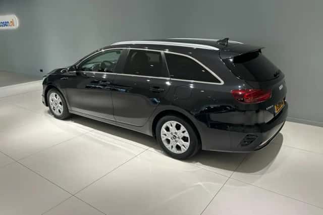 Kia Ceed Sportswagon (2024) thumbnail 2