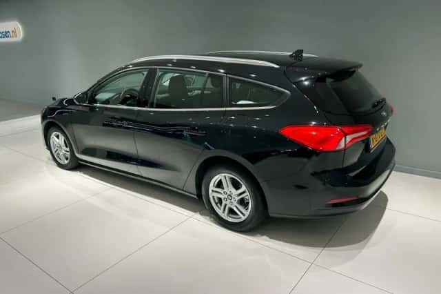 Ford Focus (2022) thumbnail 3