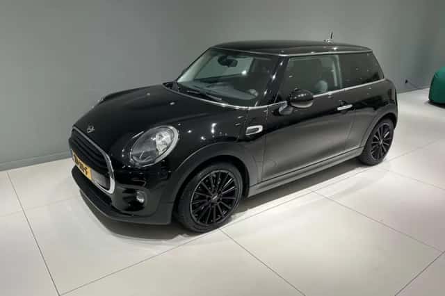 MINI Cooper (2018) thumbnail 2