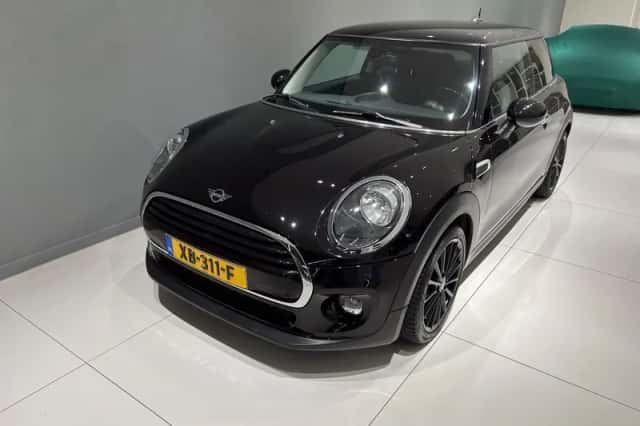 MINI Cooper (2018) thumbnail 3