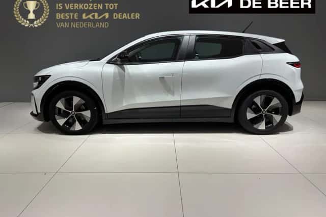 Renault Mégane E-Tech (2023) thumbnail 1