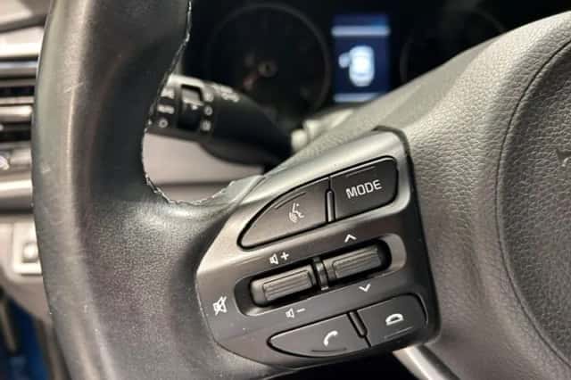 Kia Stonic (2021) thumbnail 6