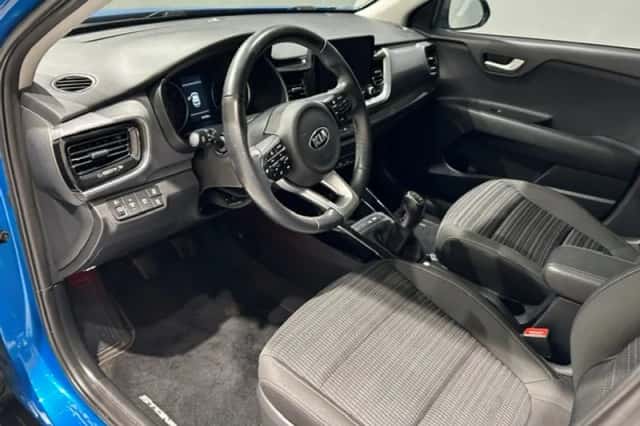 Kia Stonic (2021) thumbnail 3