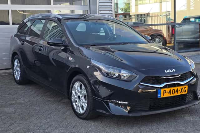 Kia Ceed (2022) thumbnail 2