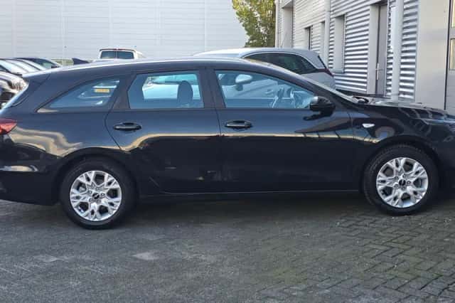 Kia Ceed (2022) thumbnail 3