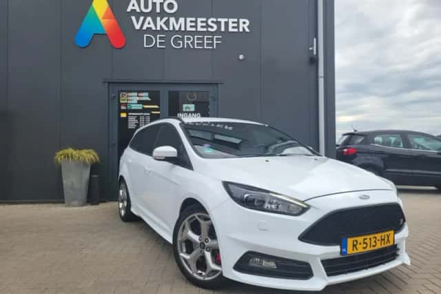 Ford Focus (2018) thumbnail 2
