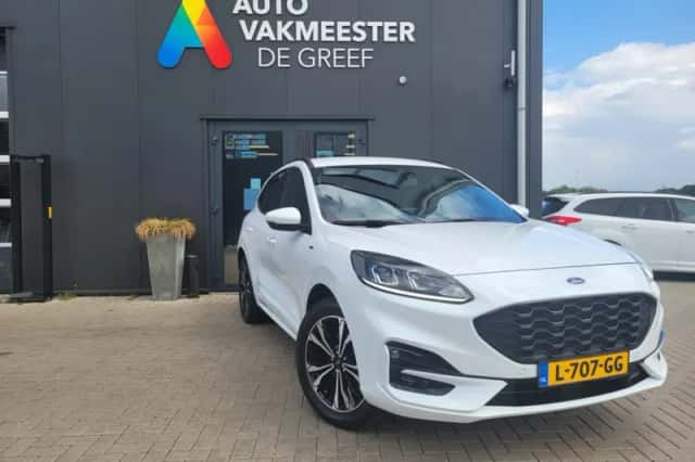 Ford Kuga (2021) thumbnail 2