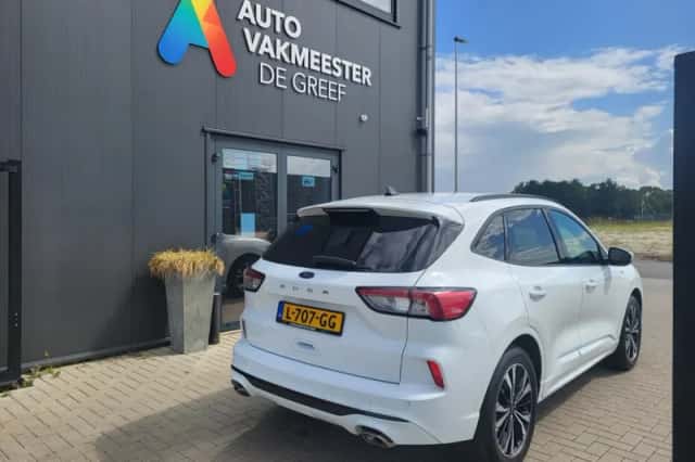 Ford Kuga (2021) thumbnail 3