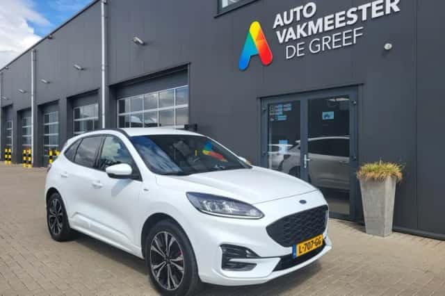 Ford Kuga (2021) thumbnail 4
