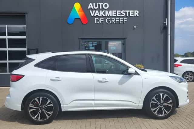 Ford Kuga (2021) thumbnail 5