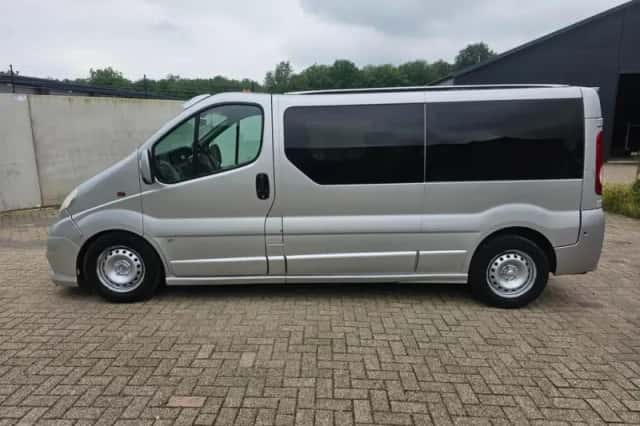 Opel Vivaro (2009) thumbnail 6