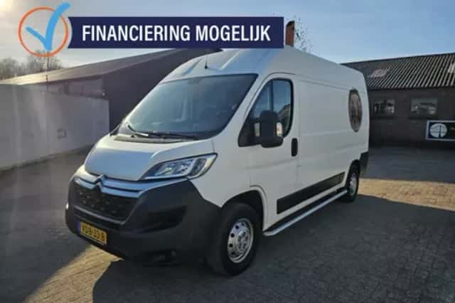 Volkswagen Crafter (2013) thumbnail 2