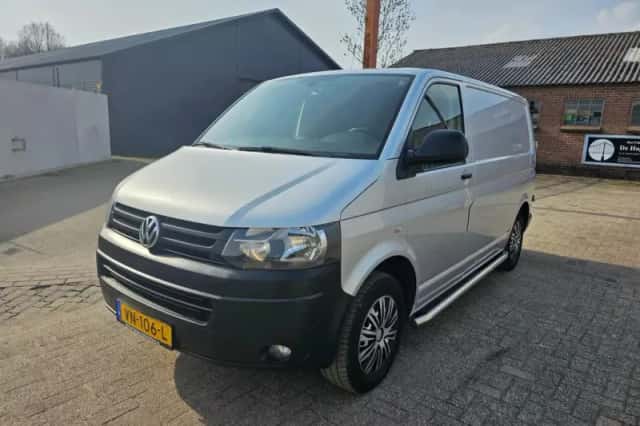 Volkswagen Transporter (2015) thumbnail 1