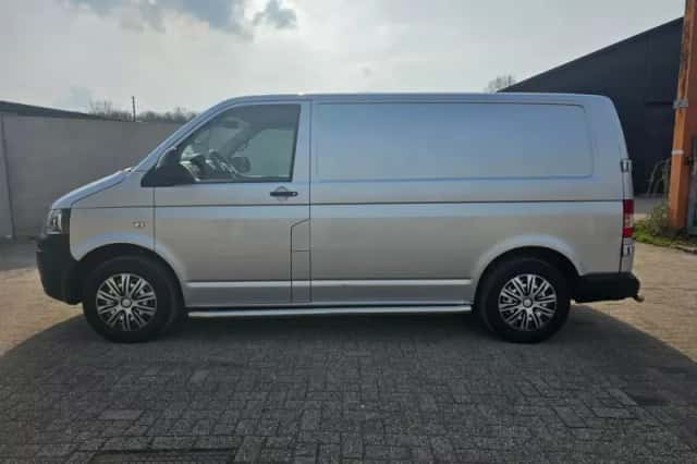 Volkswagen Transporter (2015) thumbnail 6