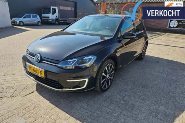 Volkswagen E-Golf (2017) thumbnail 1