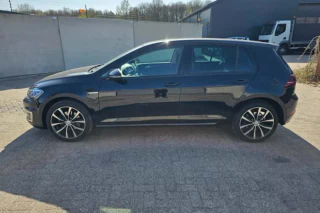 Volkswagen E-Golf (2017) thumbnail 6