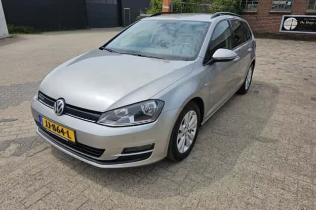 Volkswagen Golf (2016) thumbnail 1