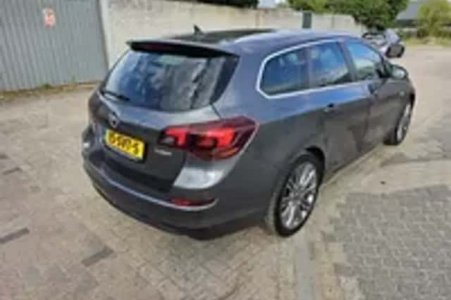 Opel Astra (2011) thumbnail 2