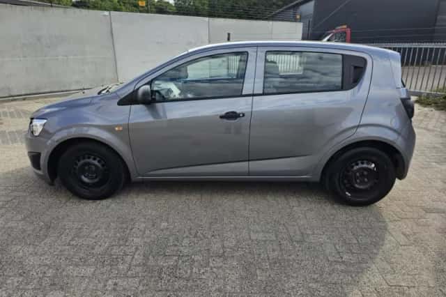 Chevrolet Aveo (2012) thumbnail 6