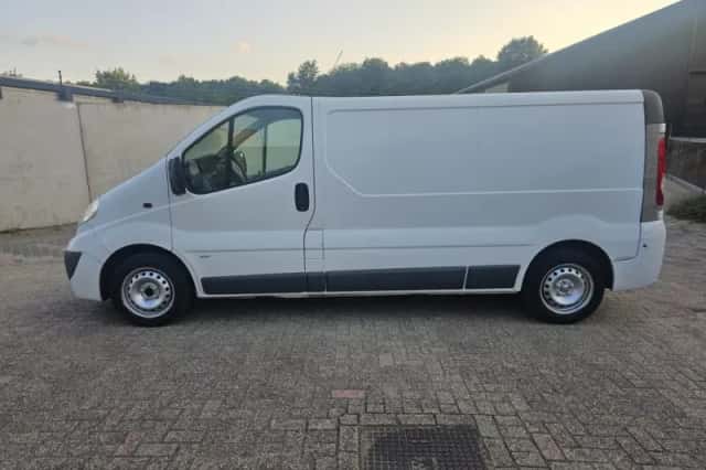 Opel Vivaro (2008) thumbnail 6