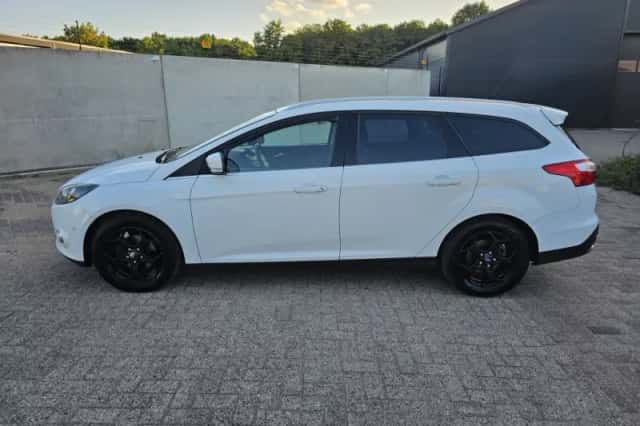 Ford Focus (2014) thumbnail 6