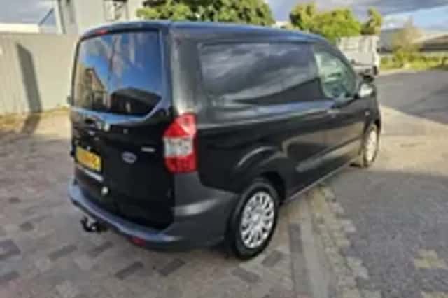Ford Transit Courier (2017) thumbnail 2