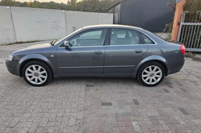 Audi A4 (2001) thumbnail 6