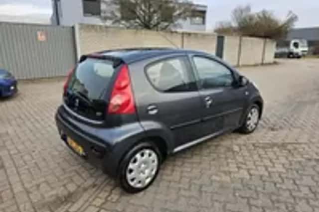 Peugeot 107 (2010) thumbnail 2