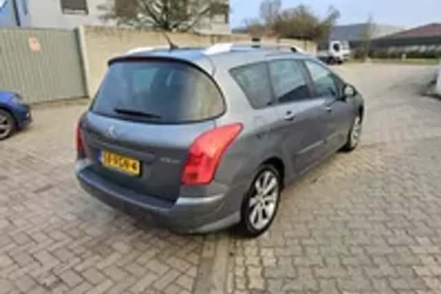 Peugeot 308 (2011) thumbnail 2