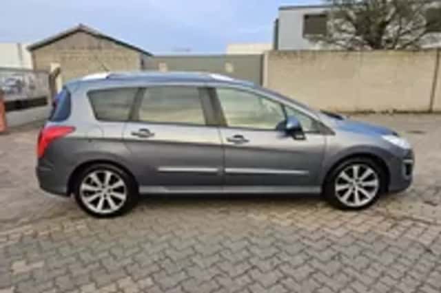 Peugeot 308 (2011) thumbnail 3