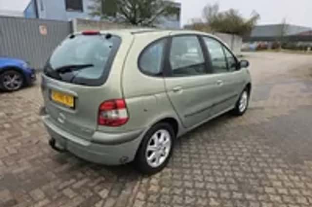 Renault Scénic (2001) thumbnail 2