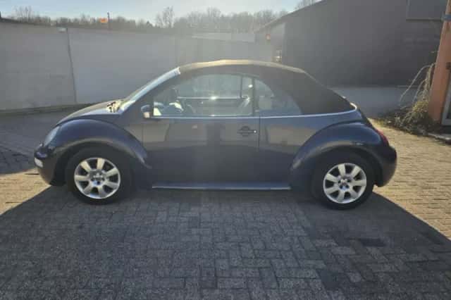 Volkswagen New Beetle (2003) thumbnail 6