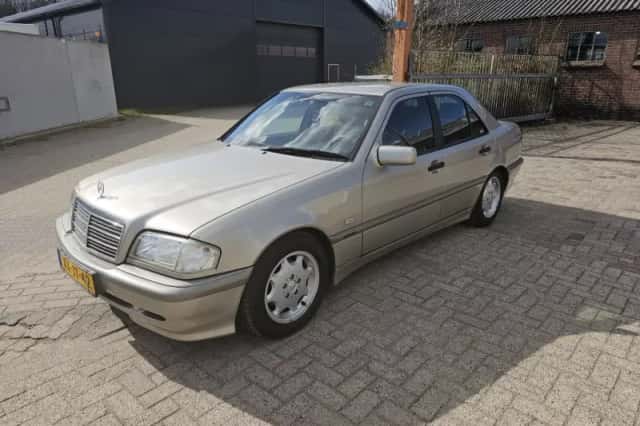 Mercedes-Benz C-Klasse (1999) thumbnail 1