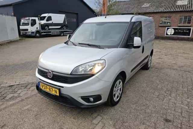 Opel Zafira (2008) thumbnail 2