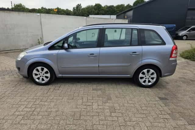 Opel Zafira (2008) thumbnail 6