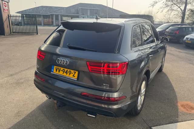 Audi Q7 (2015) thumbnail 5