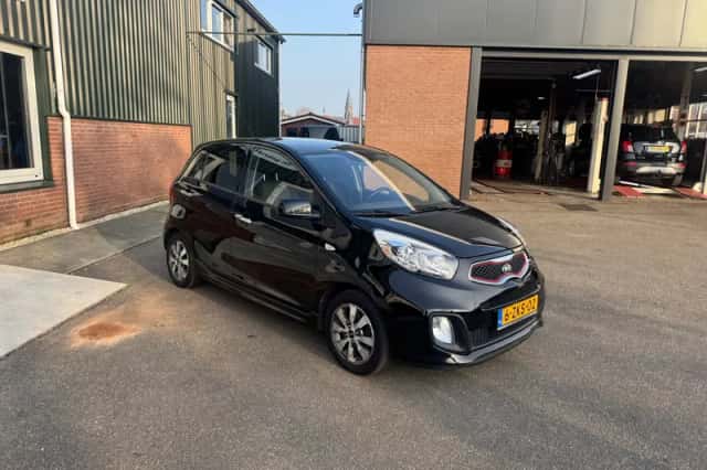 Kia Picanto (2015) thumbnail 3