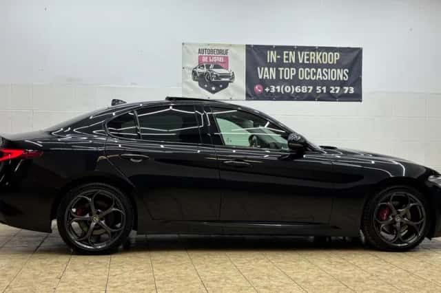 Alfa Romeo Giulia (2018) thumbnail 3