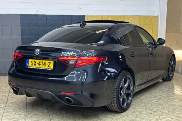 Alfa Romeo Giulia (2018) thumbnail 4