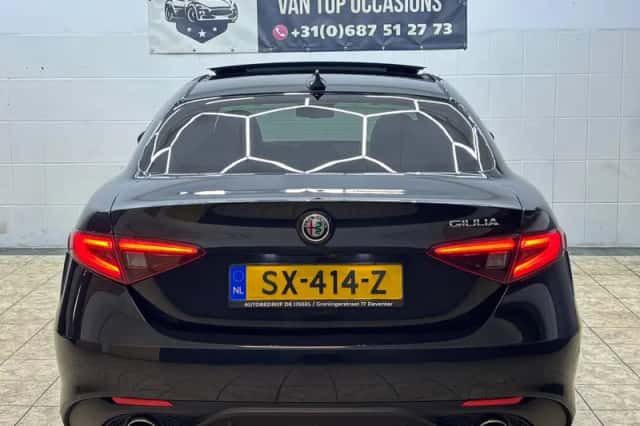 Alfa Romeo Giulia (2018) thumbnail 5