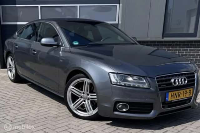 Audi A5 (2011) thumbnail 3