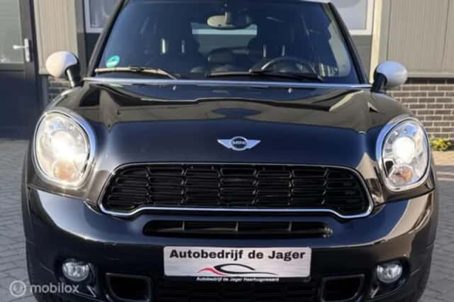 MINI Countryman (2012) thumbnail 2