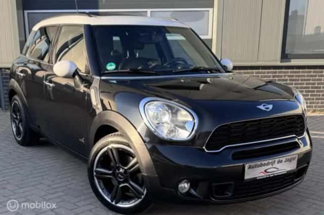 MINI Countryman (2012) thumbnail 3