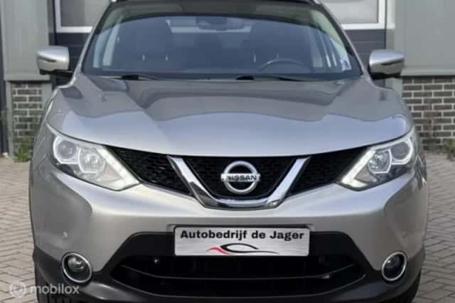 Nissan Qashqai (2015) thumbnail 2