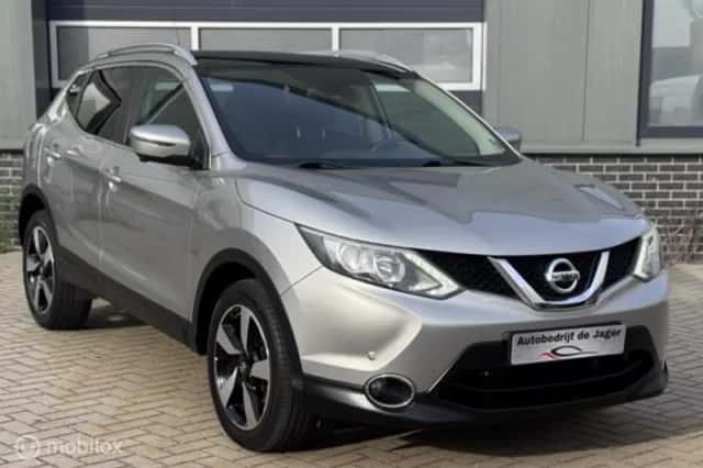 Nissan Qashqai (2015) thumbnail 3