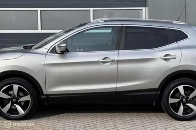 Nissan Qashqai (2015) thumbnail 4