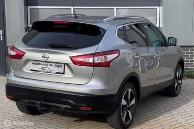 Nissan Qashqai (2015) thumbnail 5